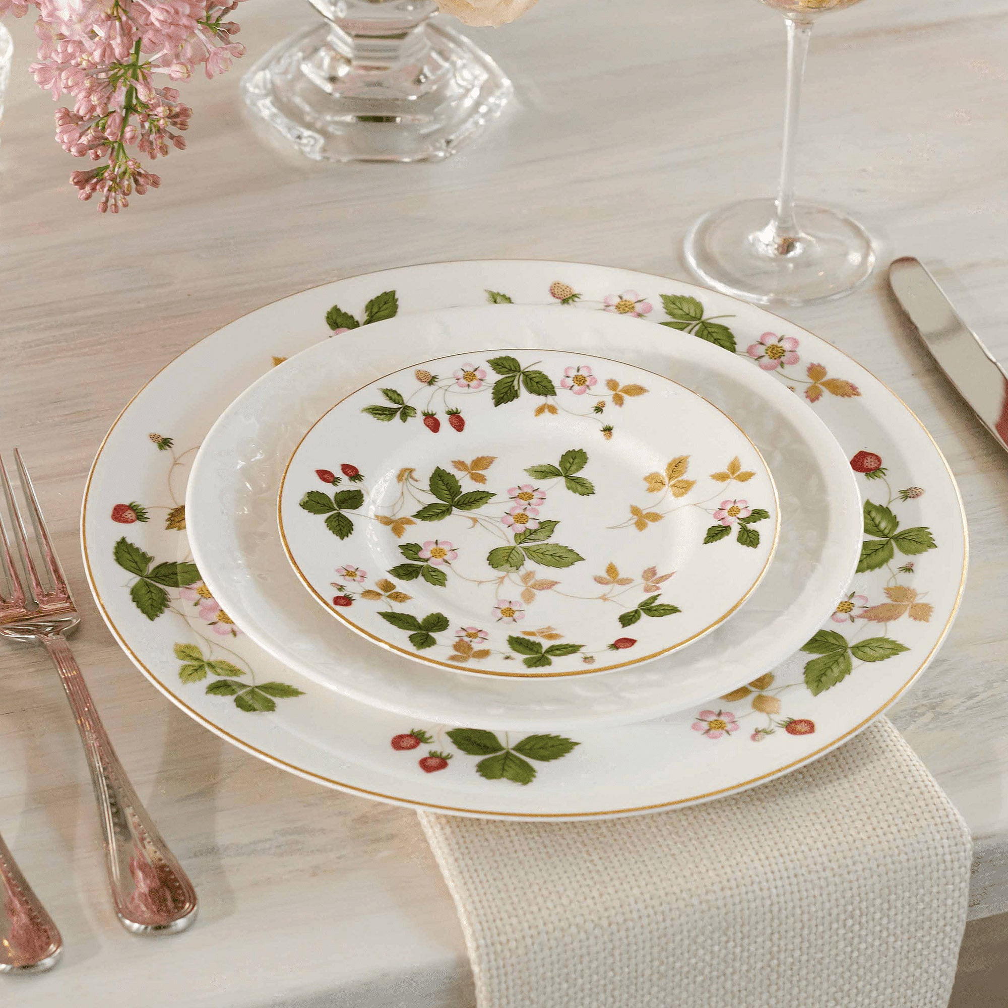 Wild Strawberry Dinner Plate