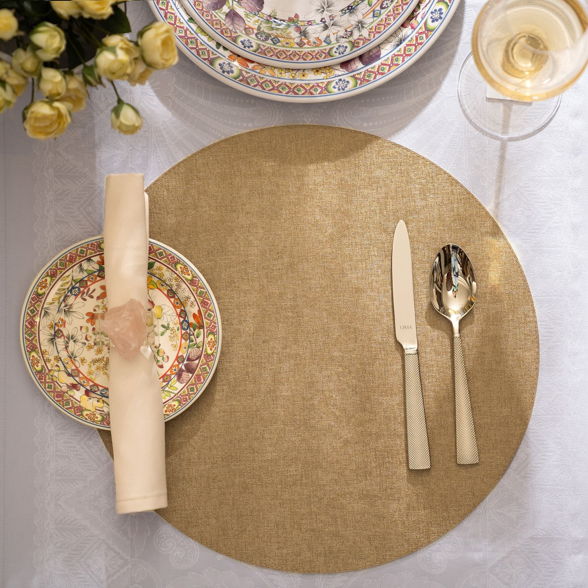 Victoria  Reversible Round Placemat