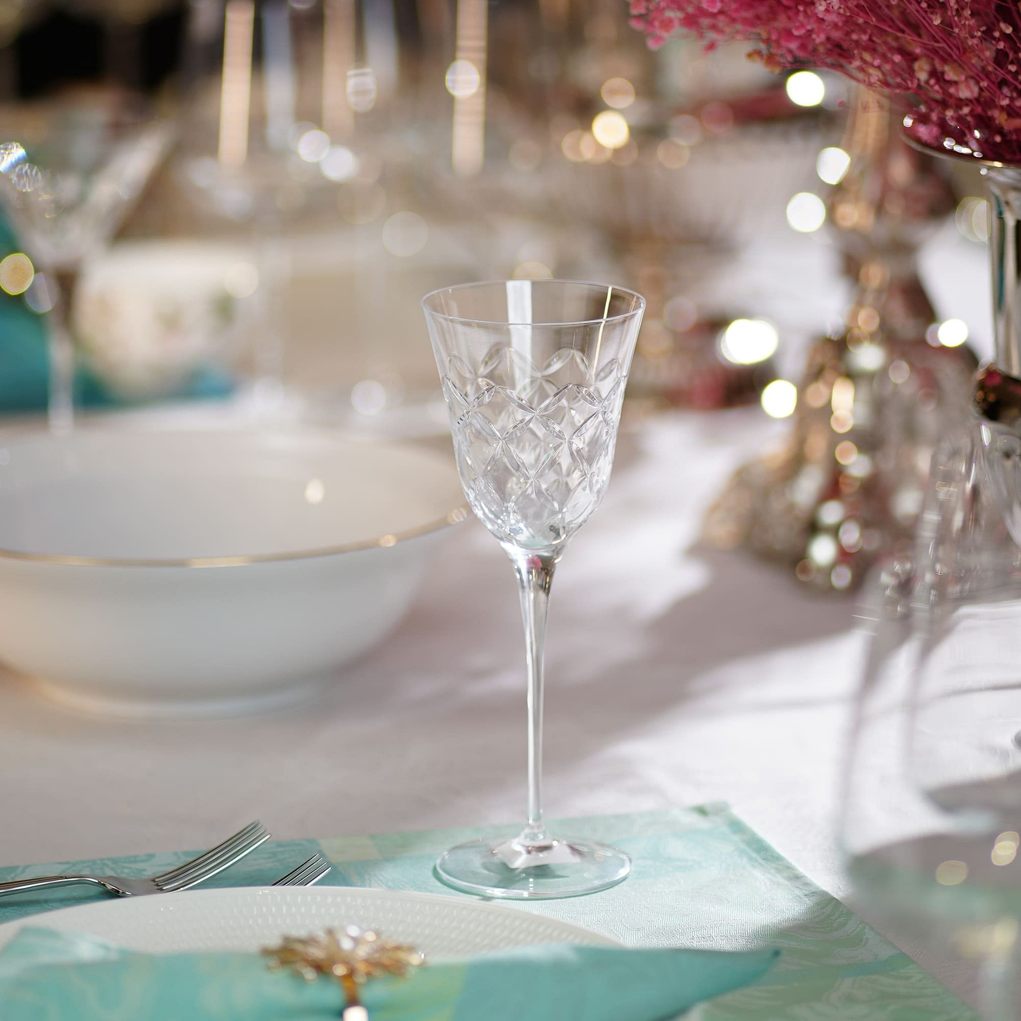 Julia Cut Pompadour White Wine Glass