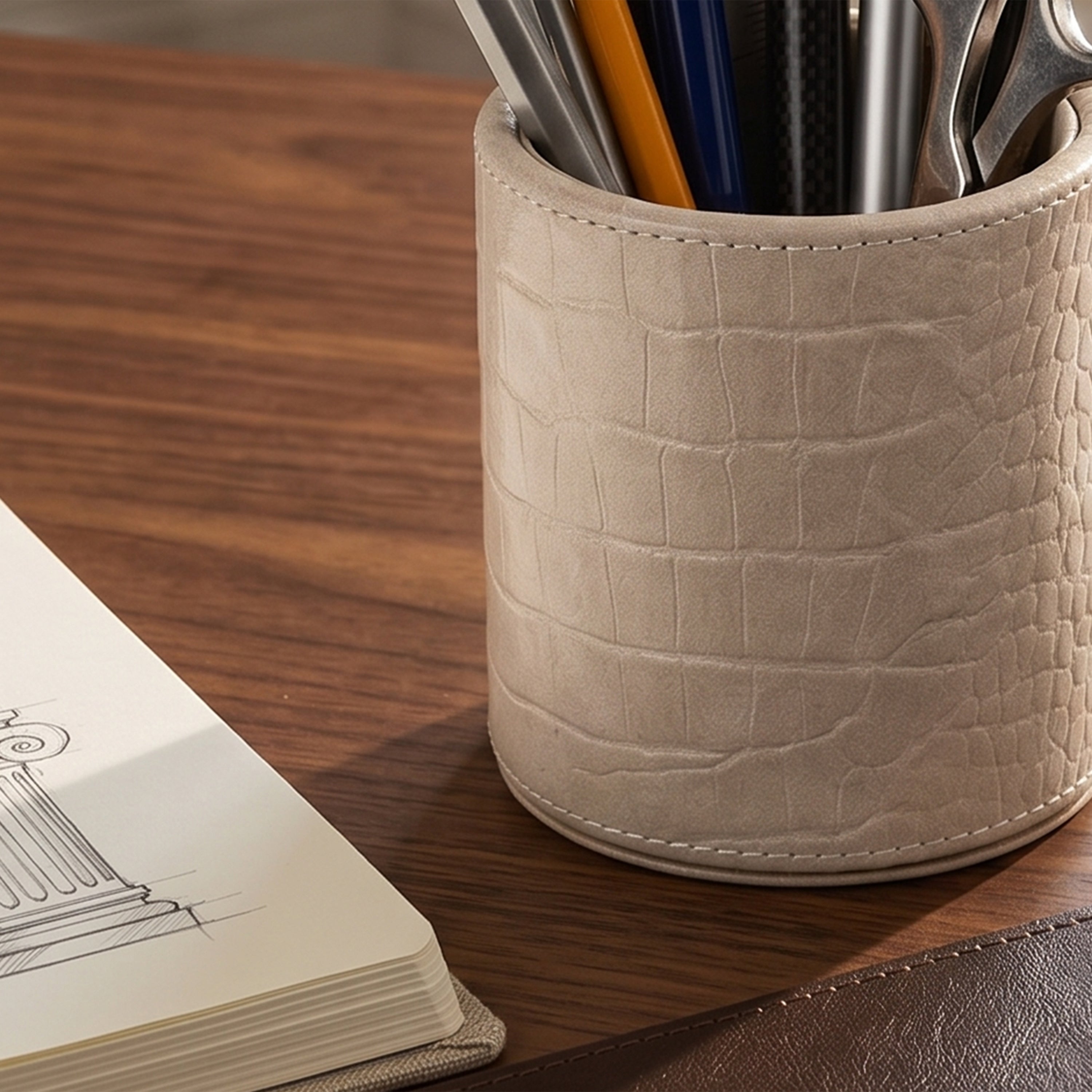 Ordine Pen Holder