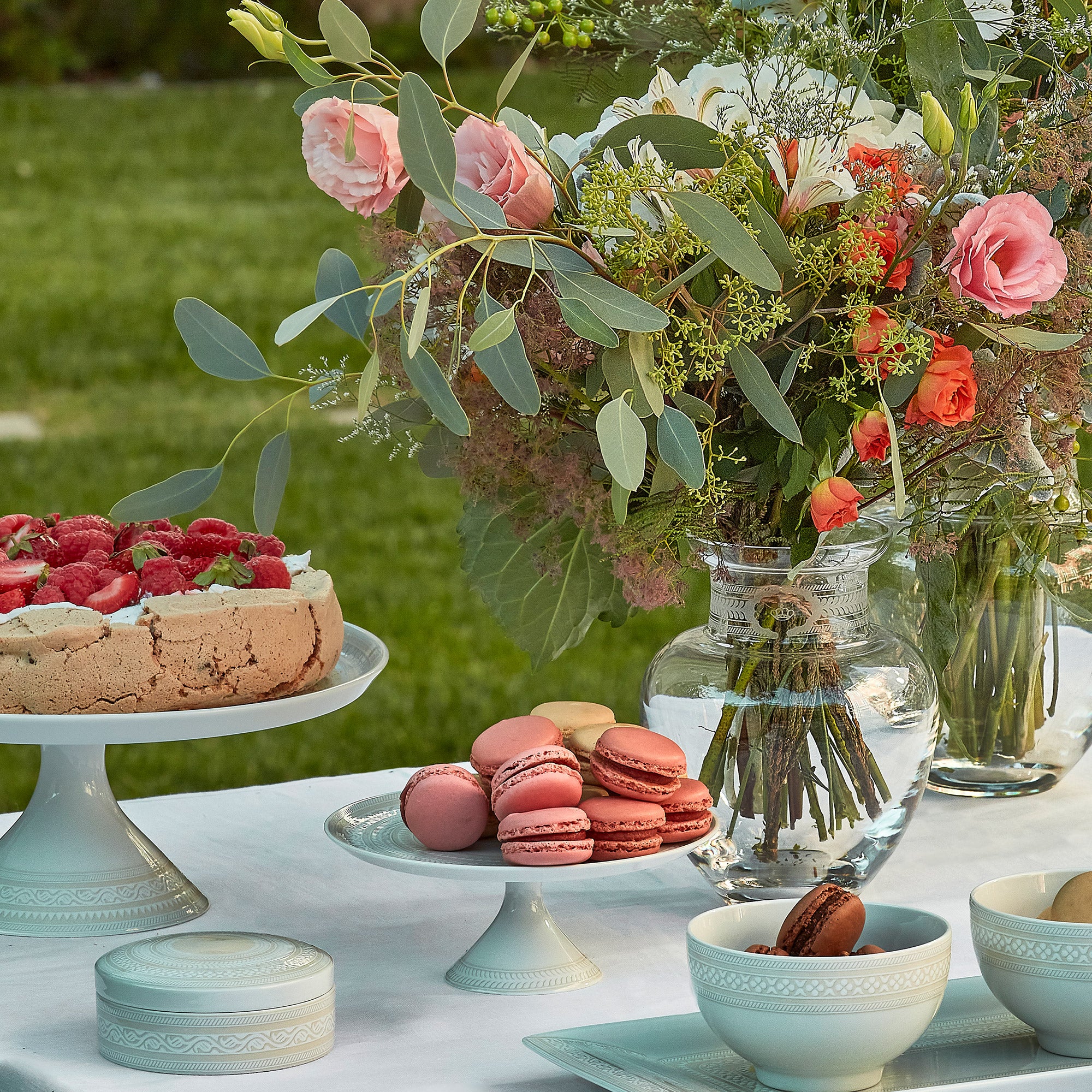 Ivory Large Cake Stand