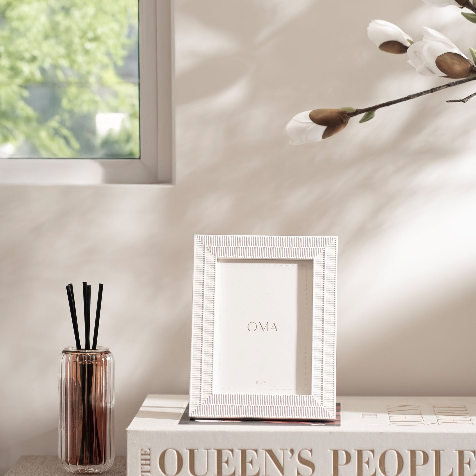 Crest picture frame 5x7 Ivory
