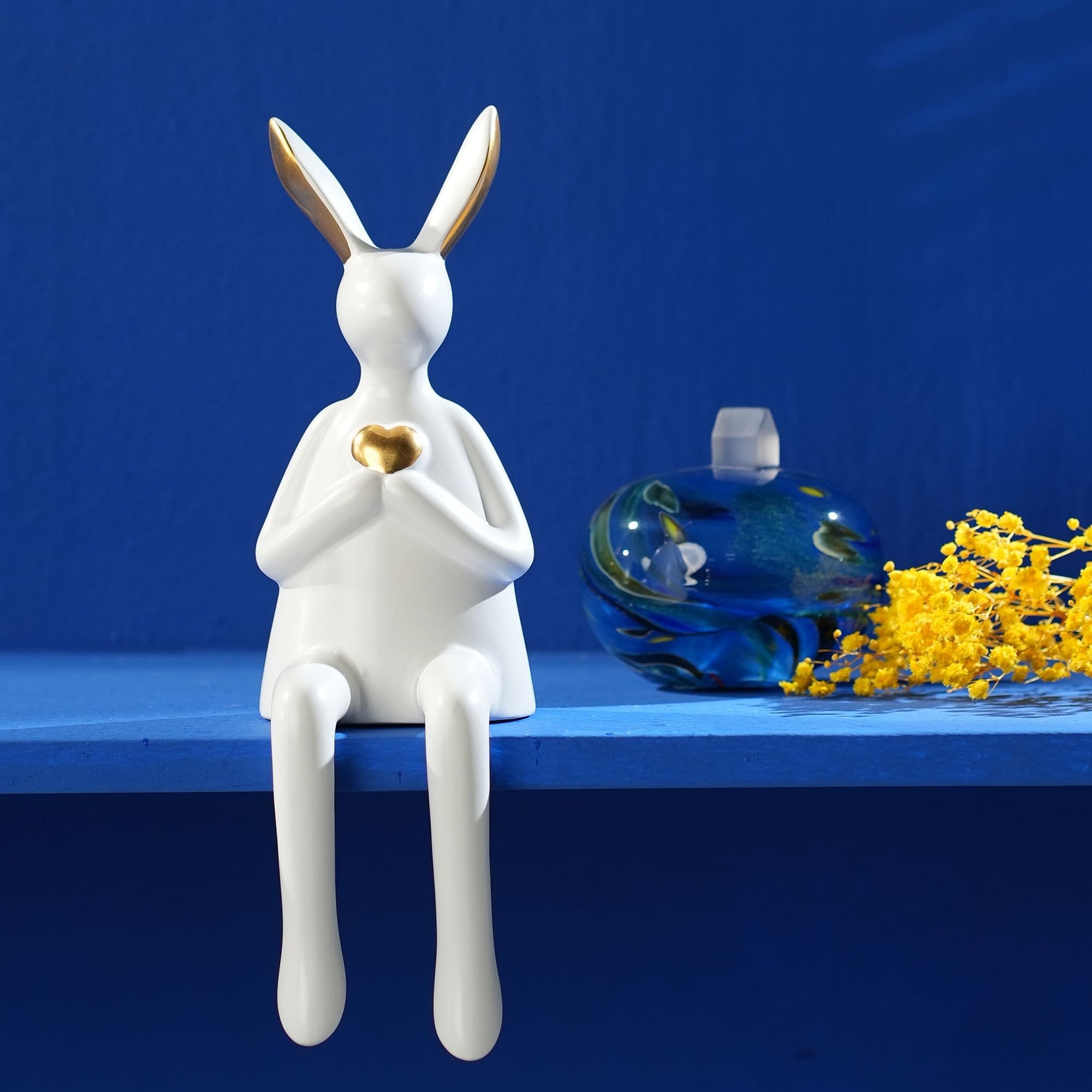 LAPIN FIGURINE